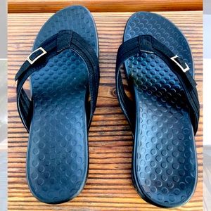 Vionic  thong sandals